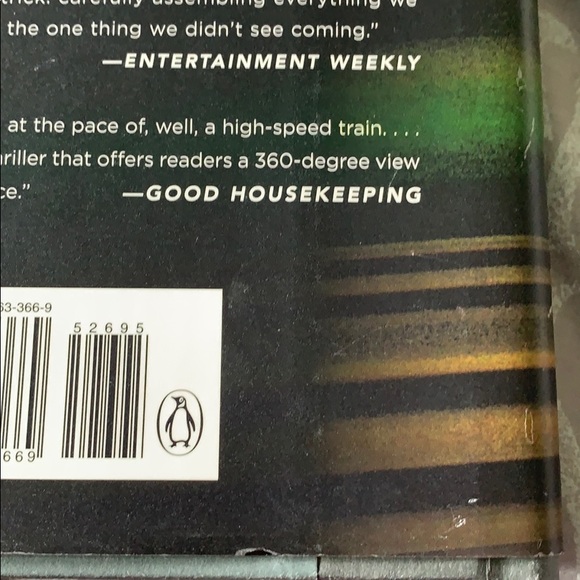 🔥3/$10 The Girl on the Train Paula Hawkins novel - Picture 9 of 11